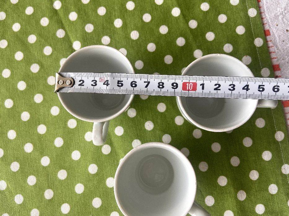 Три порцеланови чашки