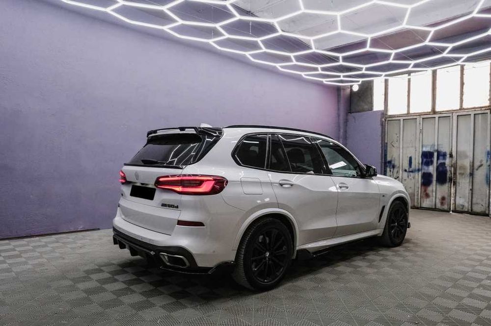 Pachet Exterior BMW X5 G05 (2018-2022) M-Tech Black Knight Design Negru Lucios