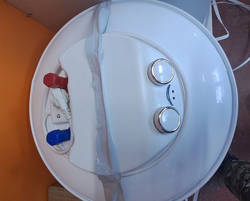 Продам водонагреватель Mideia,Garanterm