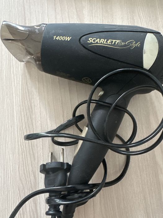 Фен Scarlett 1400W в хорошем состоянии