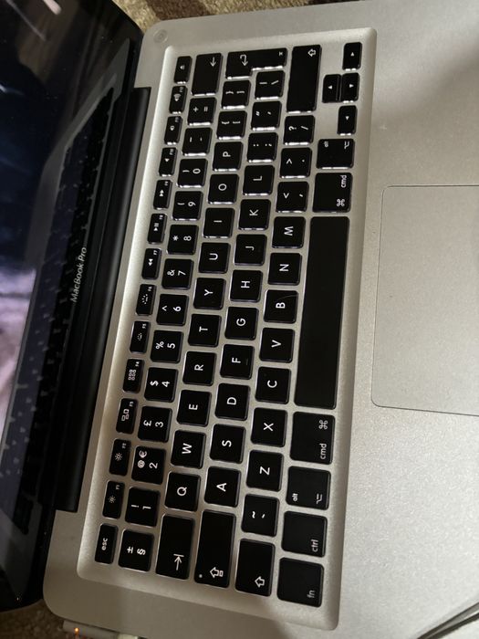 Продам макбук в хорошем состоянии