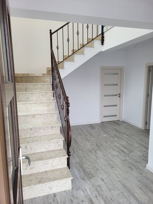 Vand casă strada Lespezi