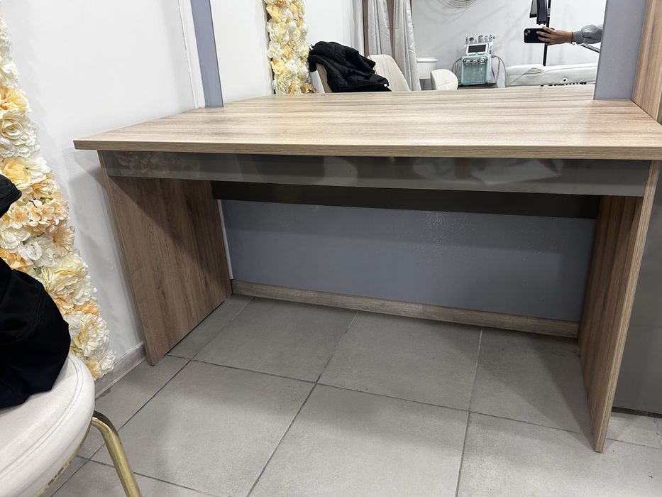 Дървено бюро ново !