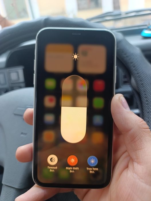 iPhone 11 Fes id tru ton bor sotiladi.