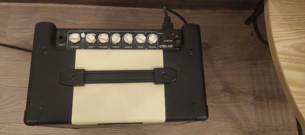 Комбо усилитель Cort CM15R
