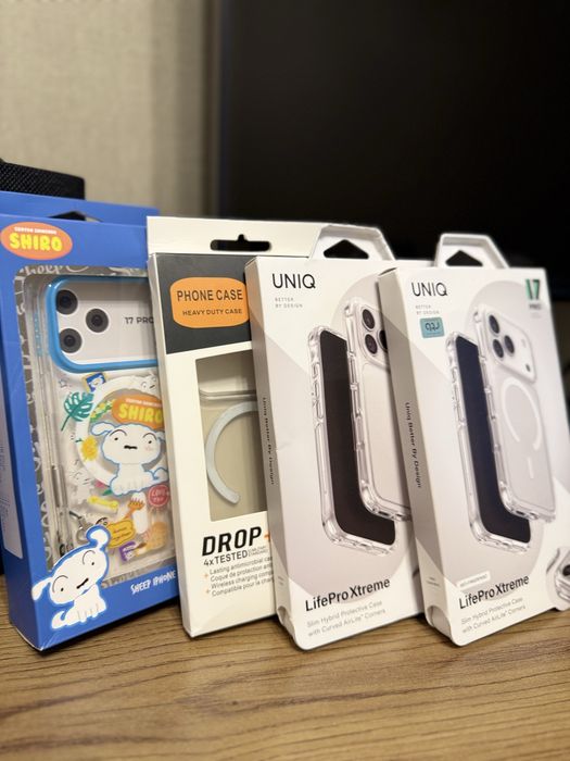 Продам одним лотом оригинальные чехлы на iphone 17 pro