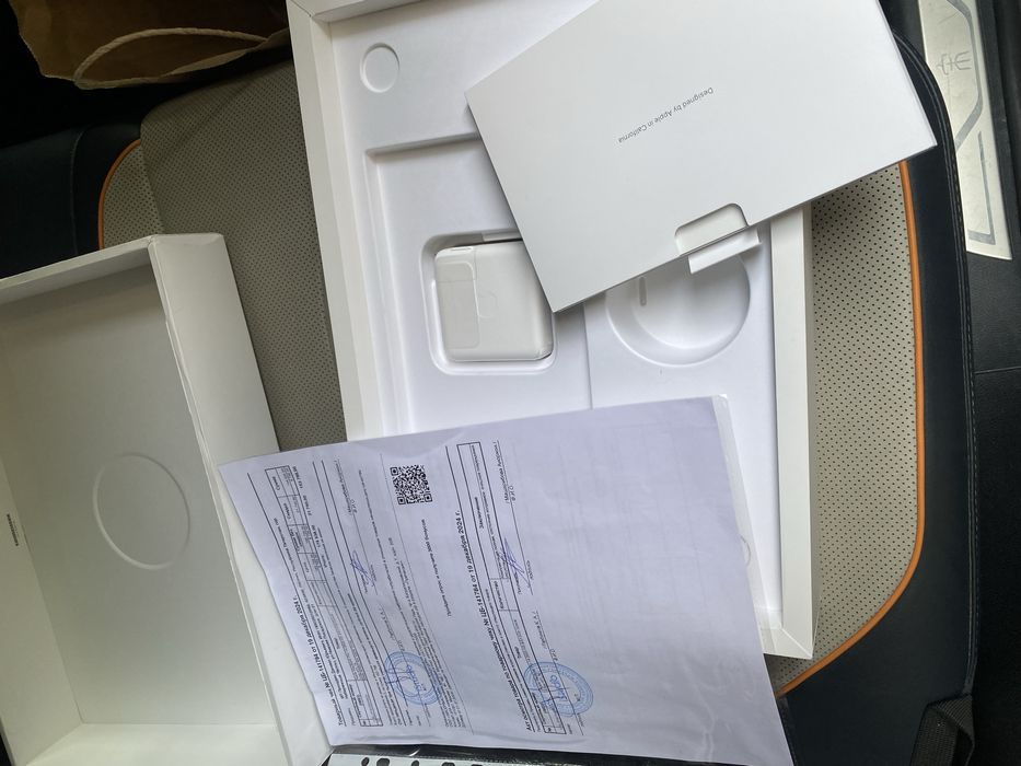 Macbok yengi 14 karobka dakumenti bor ishlatilmagan umiman