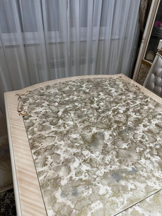 Продам Стол и 10 стульев.