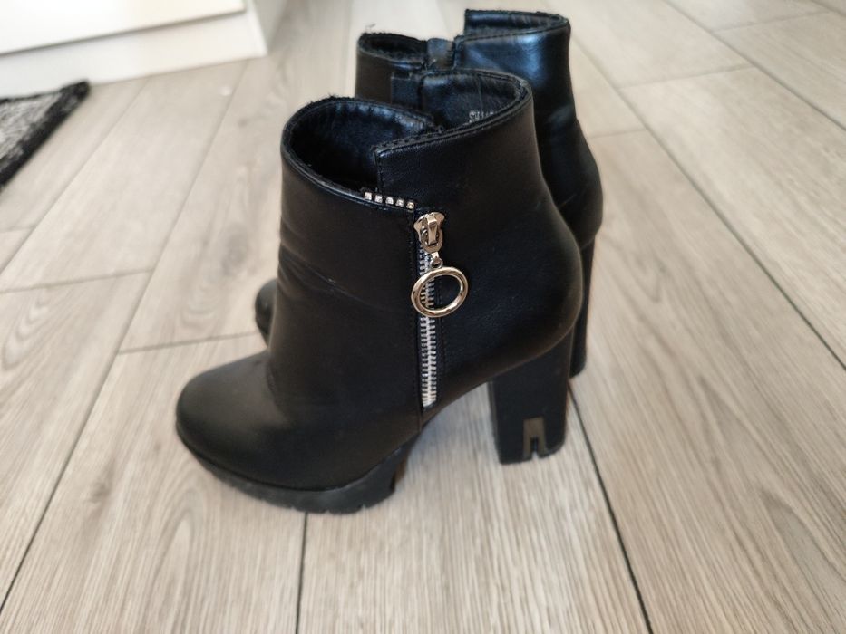 Ghete scurte mărimea 37