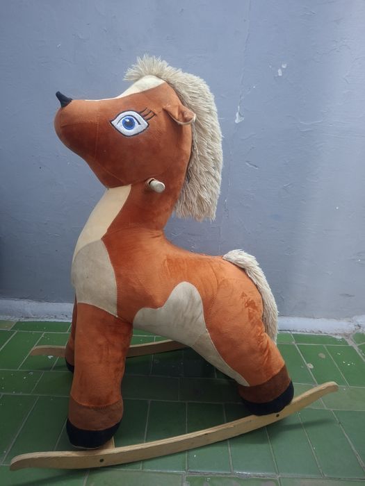 Ойыншық ат. Аткеншек