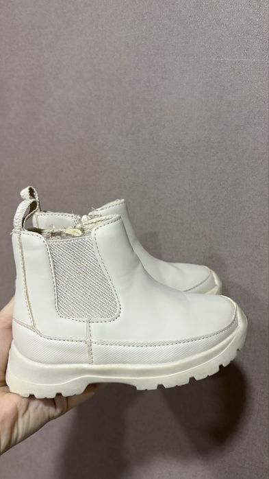 Zara боти в бежов цвят за момиче 22 номер