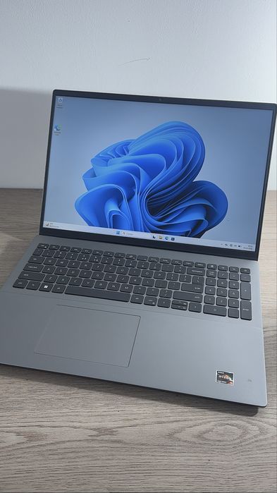 Laptop Dell Vostro 5625 Ryzen 5