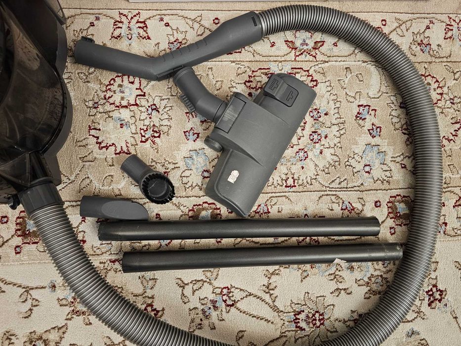 Пылесос LG 1600 Вт