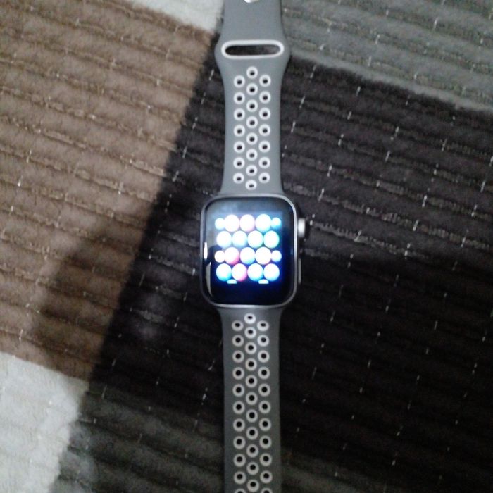 Часы срочно продаю