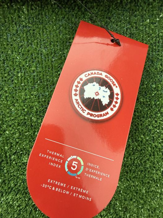 Стилни елеци CANADA GOOSE