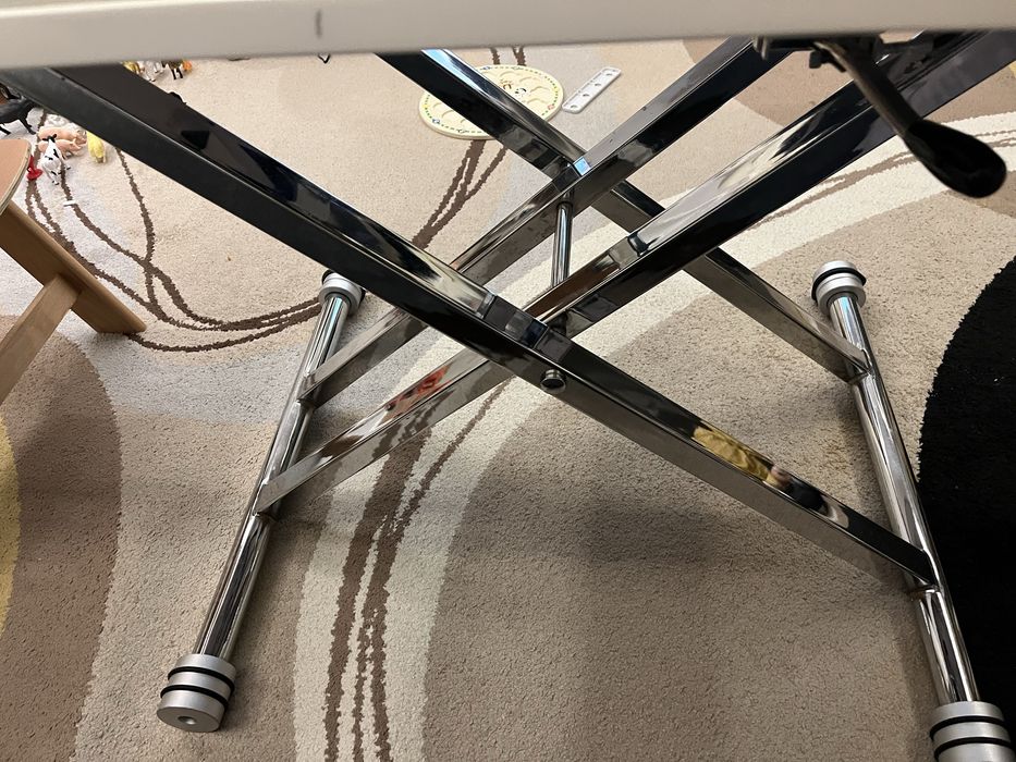 Разтегателна маса с повдигащ механизъм