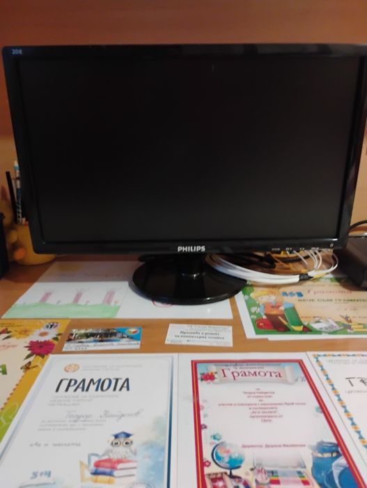 Монитор за компютър марка Филипс