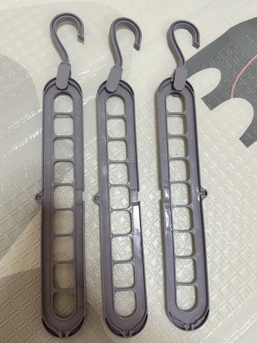 Пластмасова закачалка за дрехи