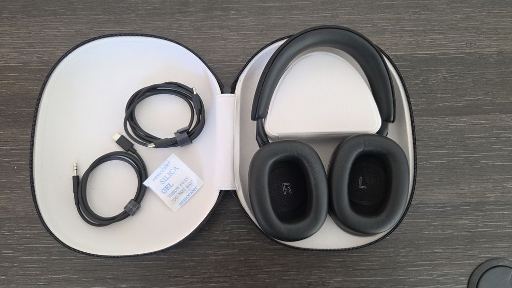 Слушалки Bowers & Wilkins нови