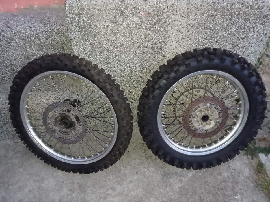 Капли с нови гуми за kawasaki kx250, suzuki rmz 250