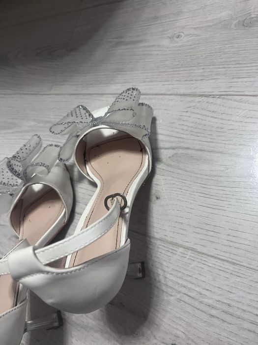 pantofi cu toc înalt