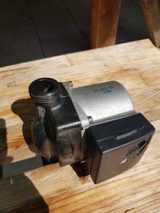 Pompa circulatie Grundfos UPS0 15-40, 3 trepte de putere, produs NOU!