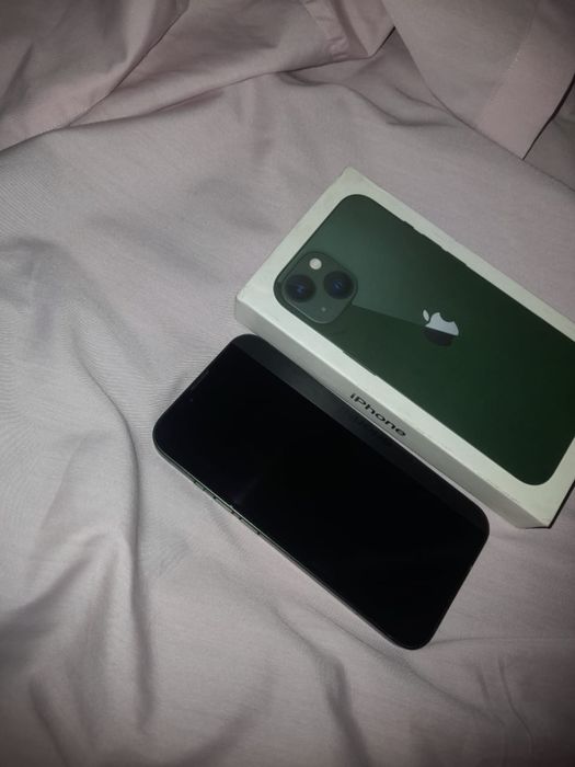 Продается iPhone 13, зеленый цвет.