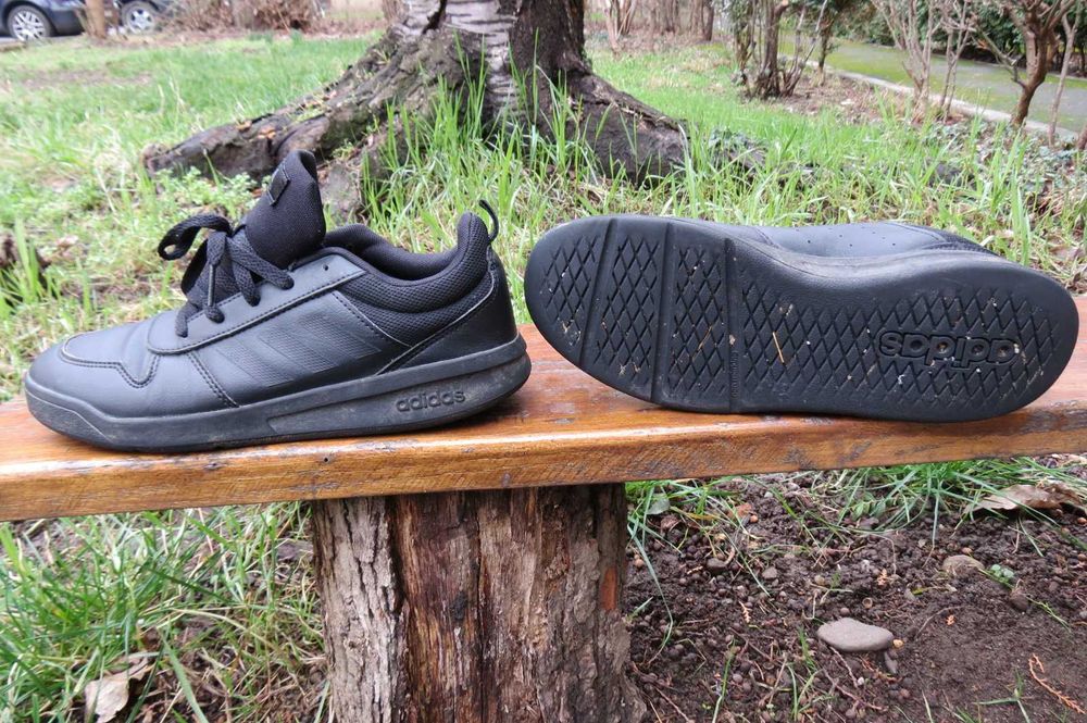 Adidasi casual negri