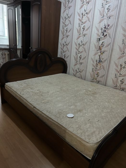 Кровать, шифоньер