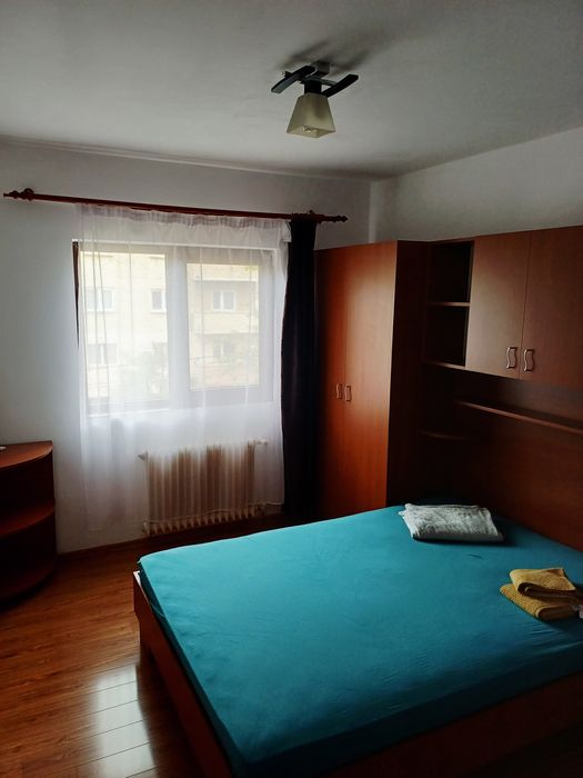 Inchiriez apartament 2 camere, decomandat, Etaj 2, Marinex