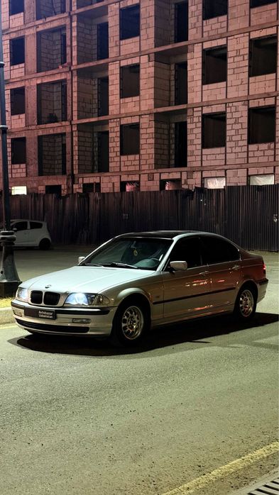 •BMW E46 2.0L 2000•