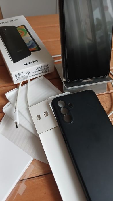 Samsung Galaxy A04s cu accesorii