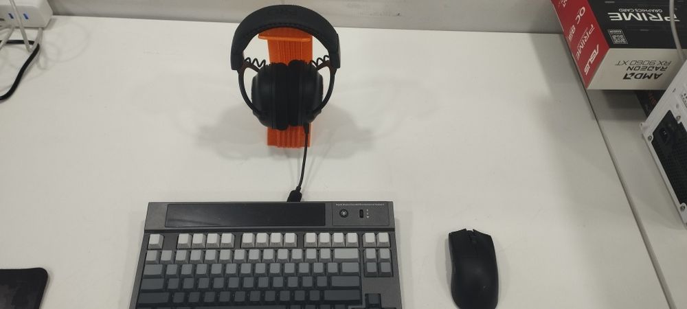 Продаётся периферия.

Headset: Logitech PRO X wireless b/u 
Keyboard: