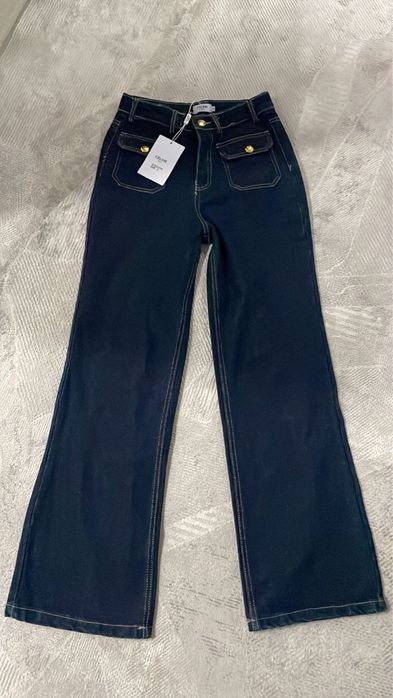 Темно-синие джинсы клеш