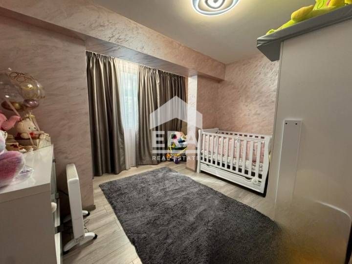 Ексклузивно! Обзаведен, югозападен, тристаен апартамент на среден етаж