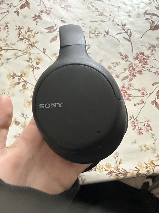 Casti Sony WH-CH710N.