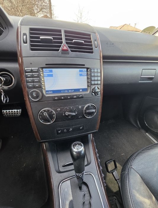 Mercedes- benz A200
