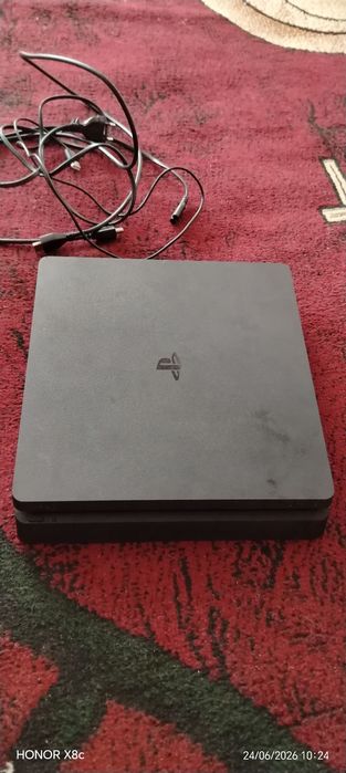 PlayStation 4 sotiladi pachti yangi 2 ta pulti bor