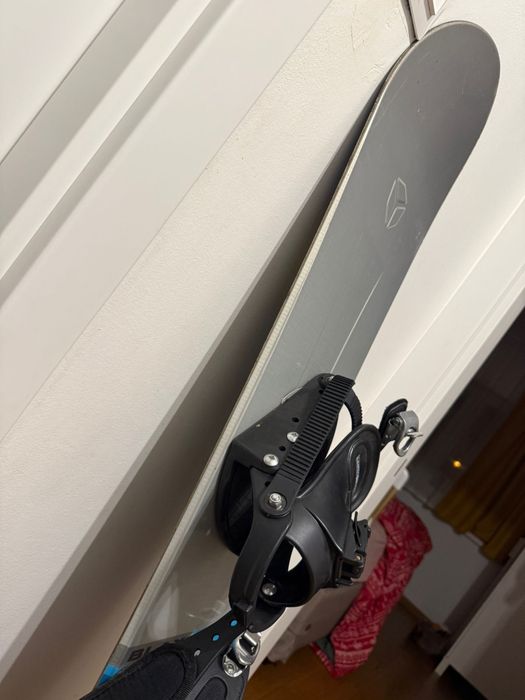 Placa snowboard cu legaturi