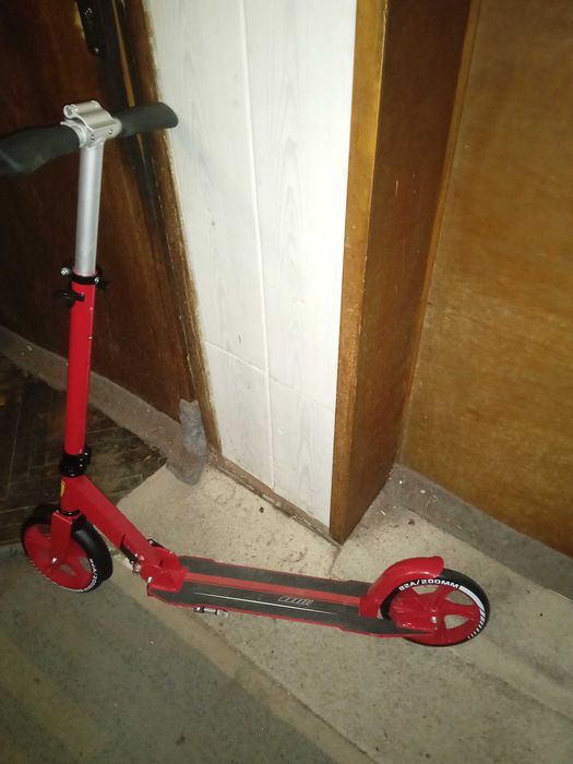 Детски велосипеди, тротинетки и скейтборд