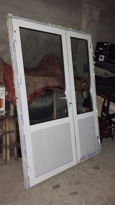 Дверь алюминиевая новая