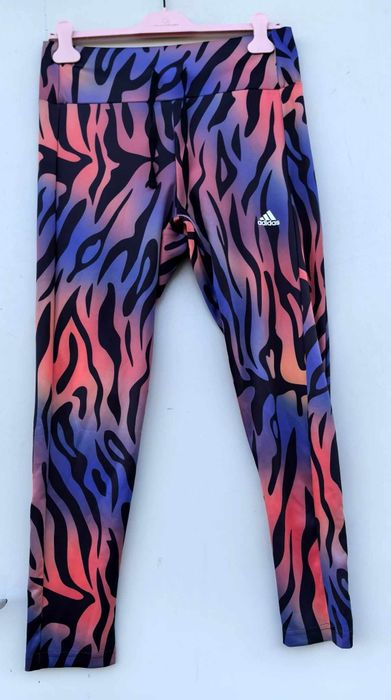 Adidas оригинален дамски клин нов  Л размер