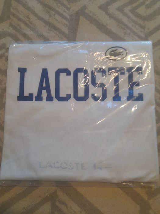 Тениска Lacoste.