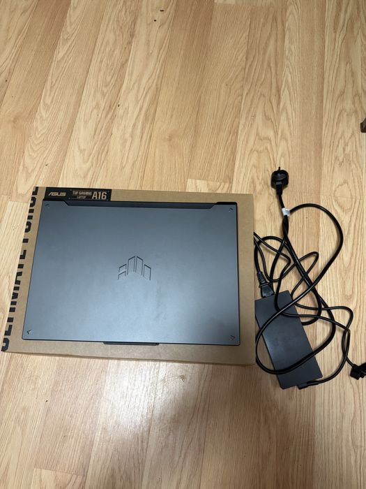 Vand laptop asus tuf A16 2025-2026 este nou