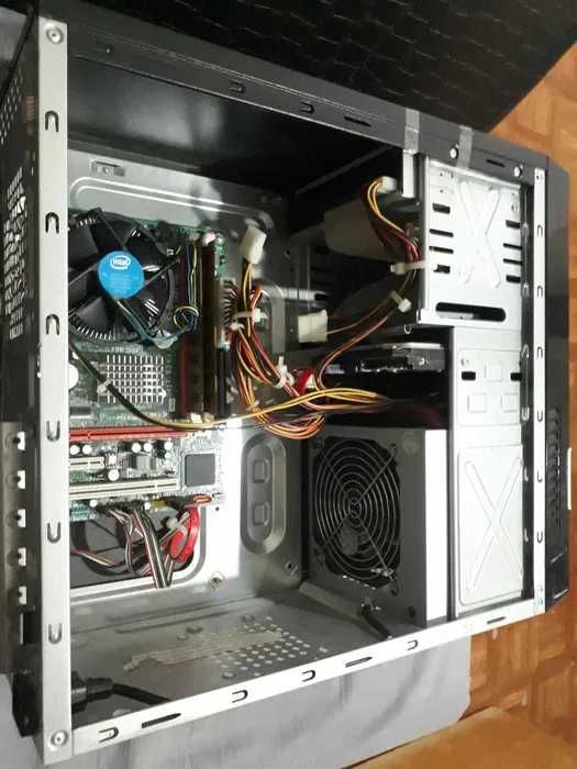 Систем. Блок Intel Core 2 Quad Q8400. 4 ядерный. 4 потока. ОЗУ - 4 Гб.