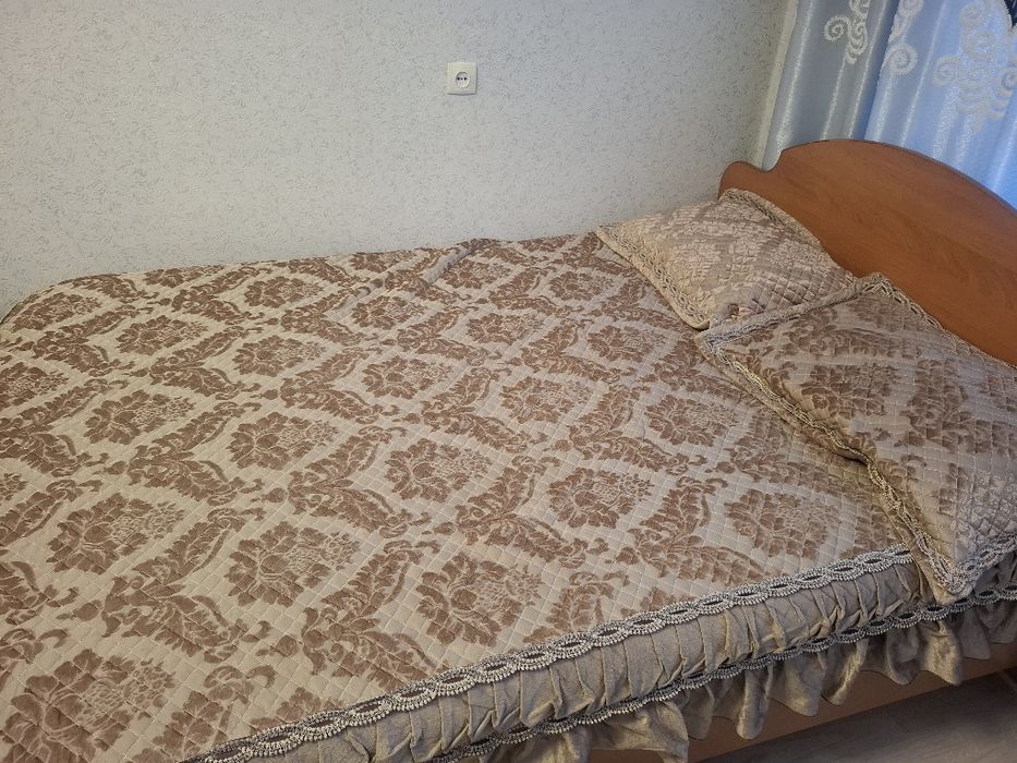 Продаю кровать с матрасом