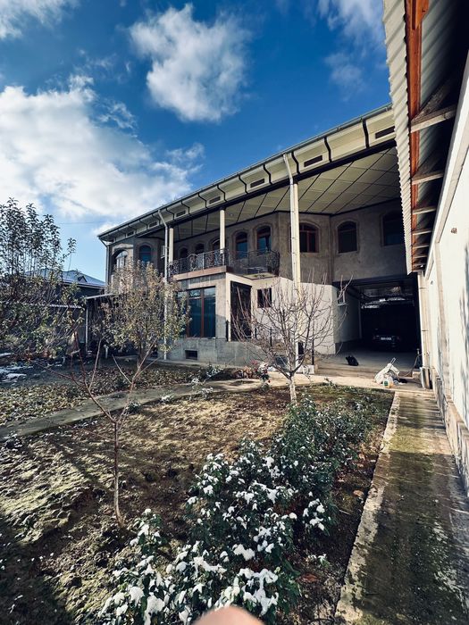 Дом с участком. Обод махаля.