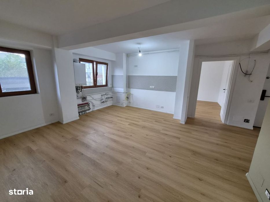 Apartament cu 3 camere de vânzare în Curtea de Argeș