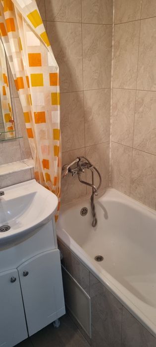 Se oferă spre închiriere garsoniera