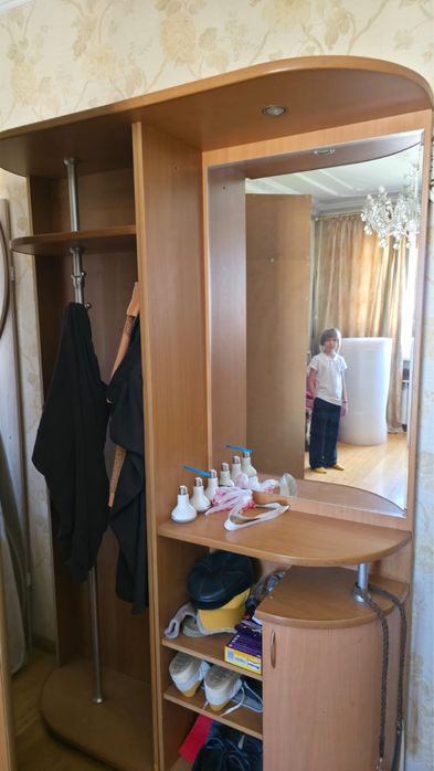 Шкаф в прихожую с зеркалом